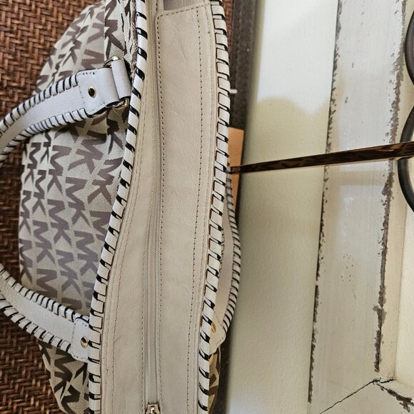 Michael Kors Large Women`s Signature and and white Tote Shoulder bag - Picture 4 of 10